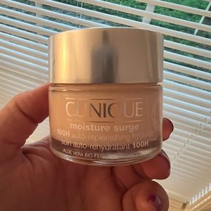 Clinique Moisture Surge
